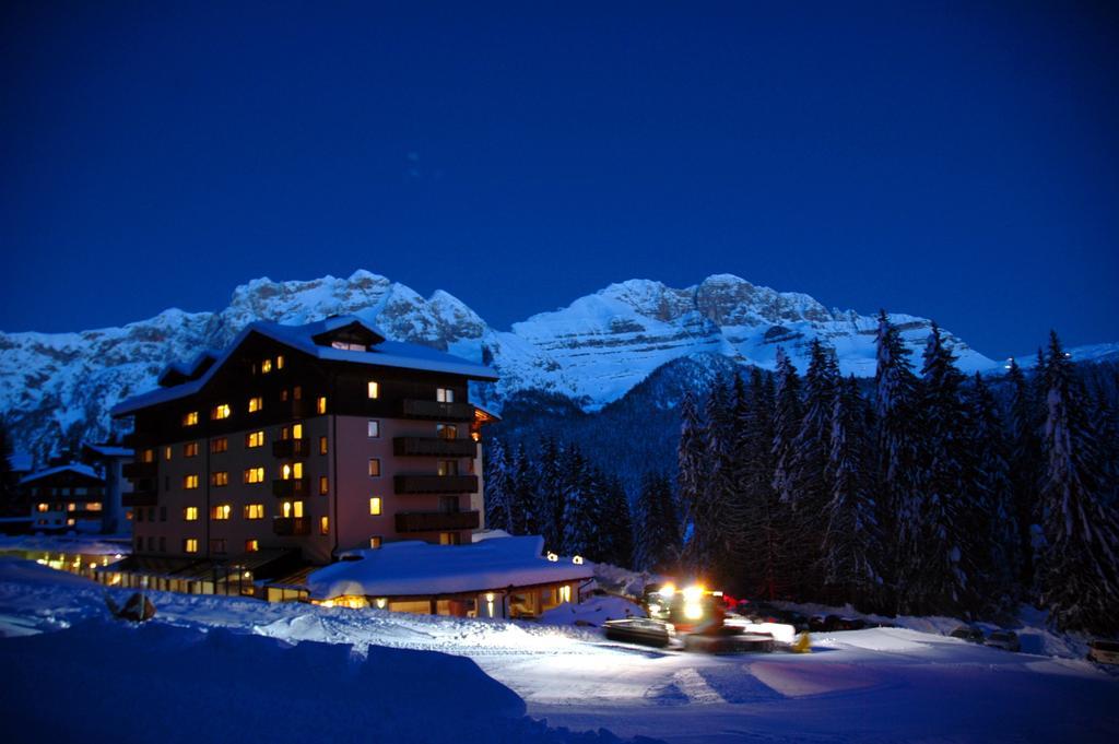Carlo Magno Hotel Spa Resort Madonna di Campiglio Bagian luar foto