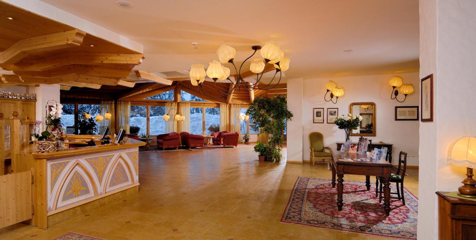 Carlo Magno Hotel Spa Resort Madonna di Campiglio Bagian luar foto