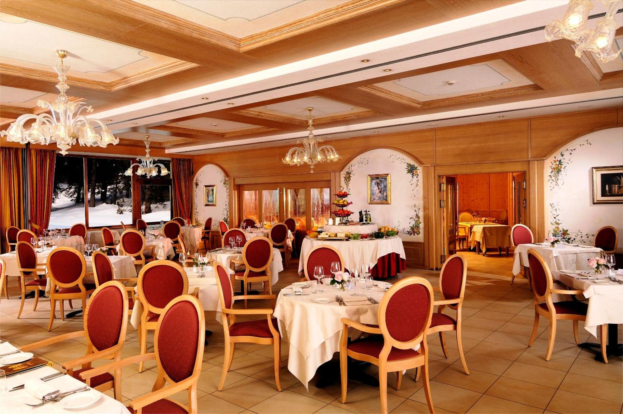 Carlo Magno Hotel Spa Resort Madonna di Campiglio Bagian luar foto