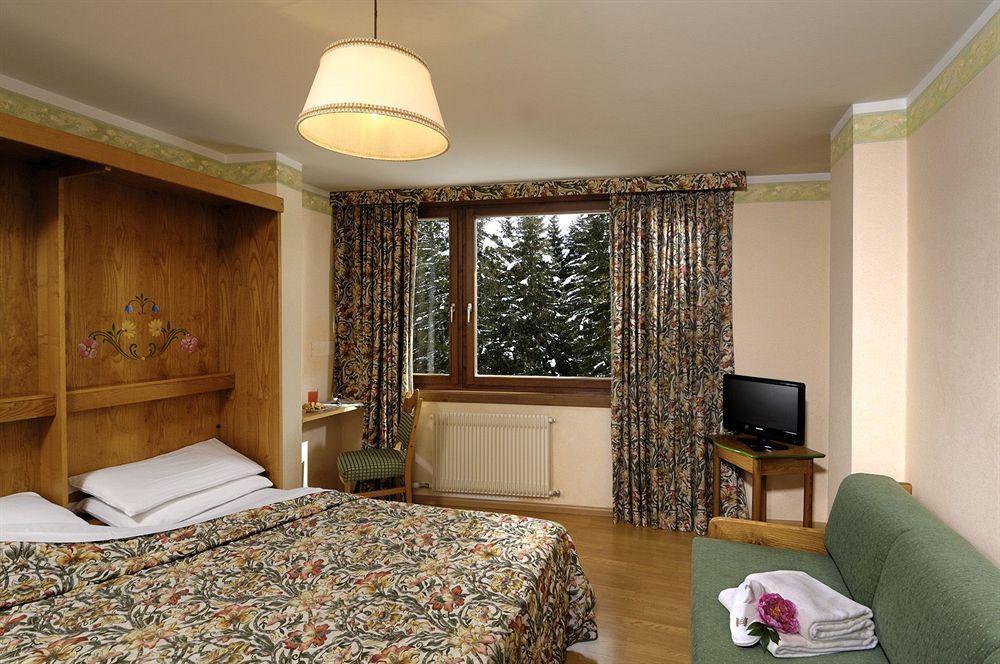 Carlo Magno Hotel Spa Resort Madonna di Campiglio Bagian luar foto