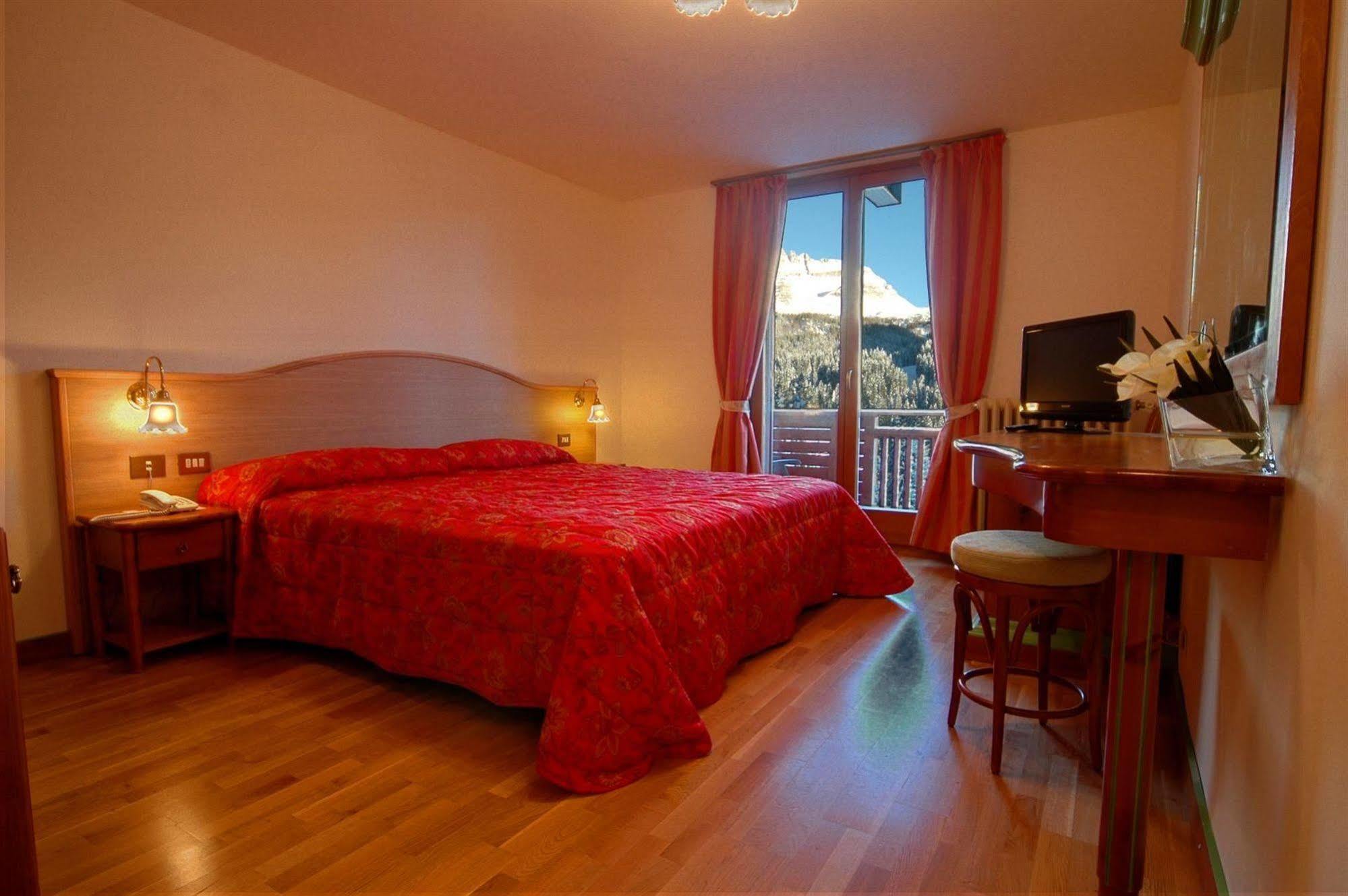 Carlo Magno Hotel Spa Resort Madonna di Campiglio Bagian luar foto
