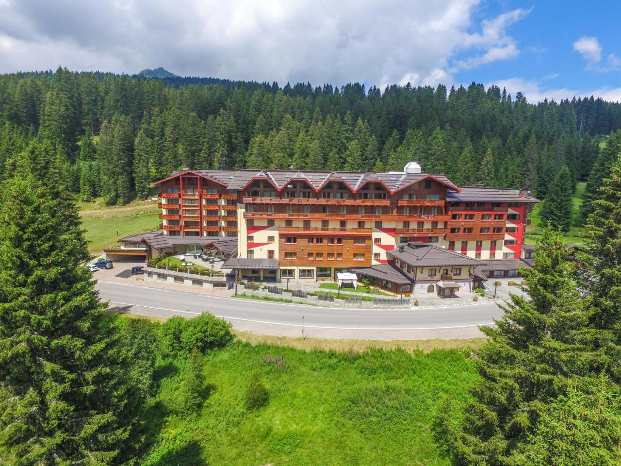 Carlo Magno Hotel Spa Resort Madonna di Campiglio Bagian luar foto